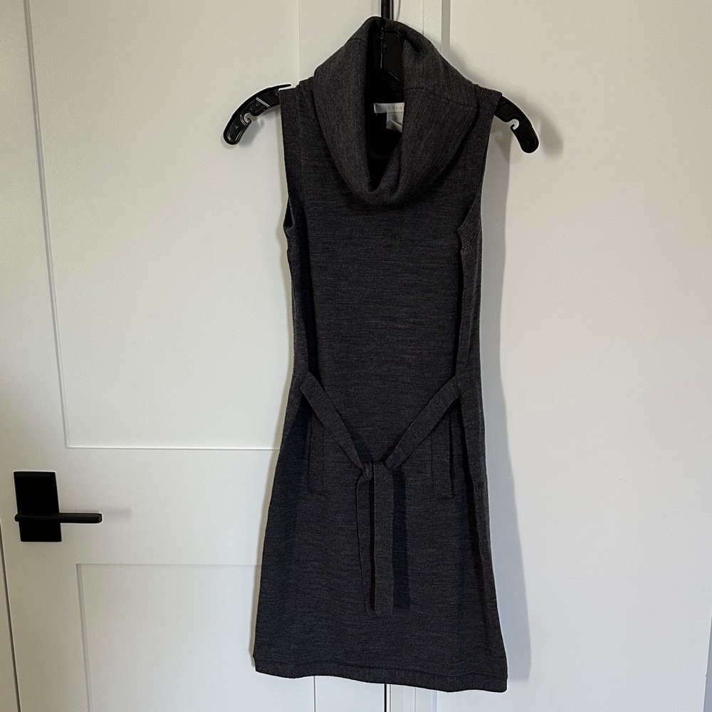 NWOT Elegant Gray Sleeveless Sweater Dress with Turtleneck and Tie Waist Size S